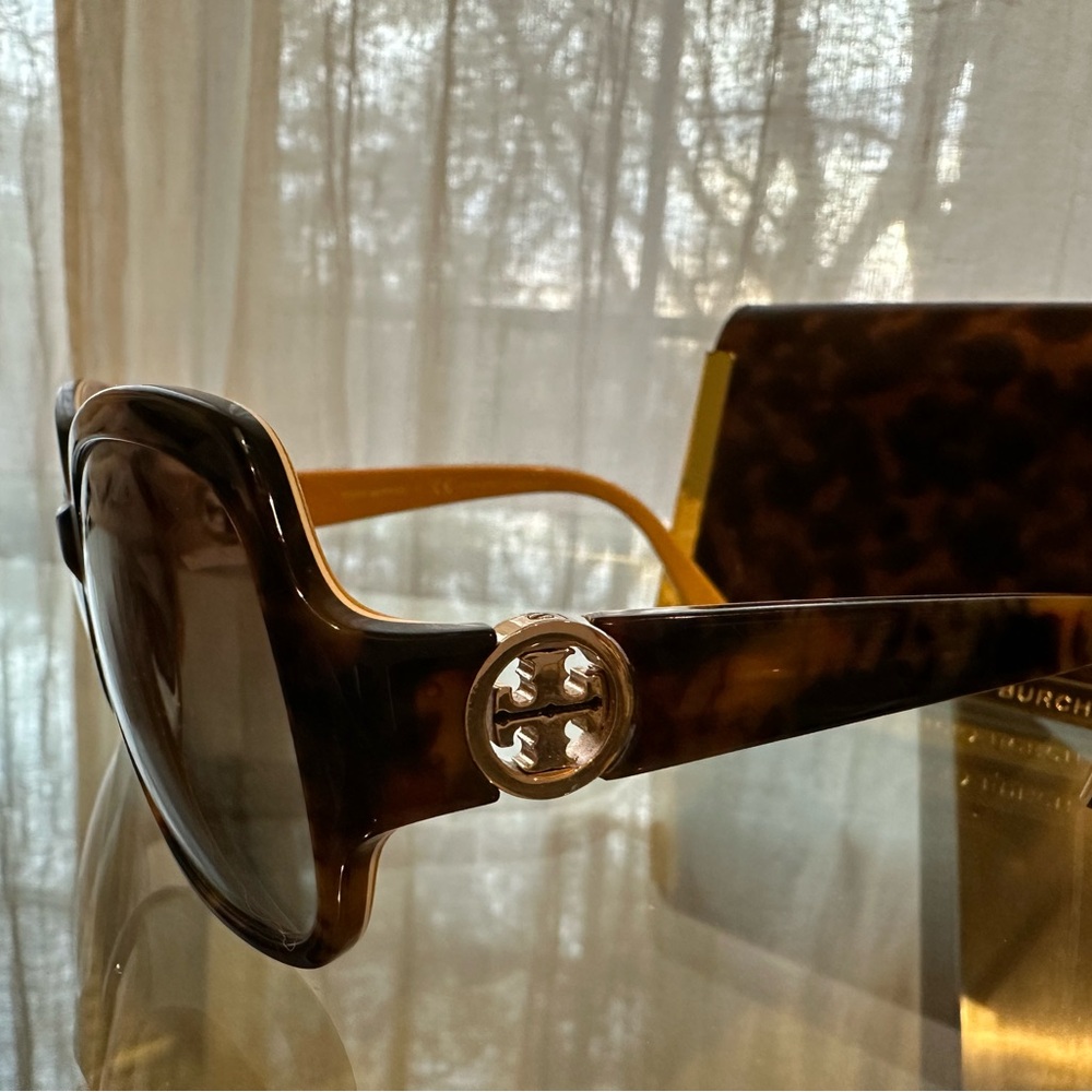 Tory Burch Sunglasses with case